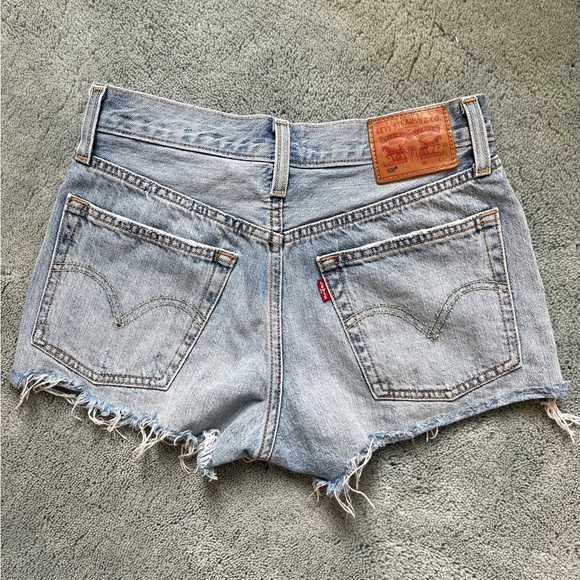 Levi denim shorts - Picture 2 of 8